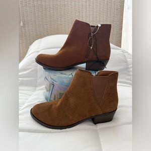 Kensie Brown Suede Ankle Booties